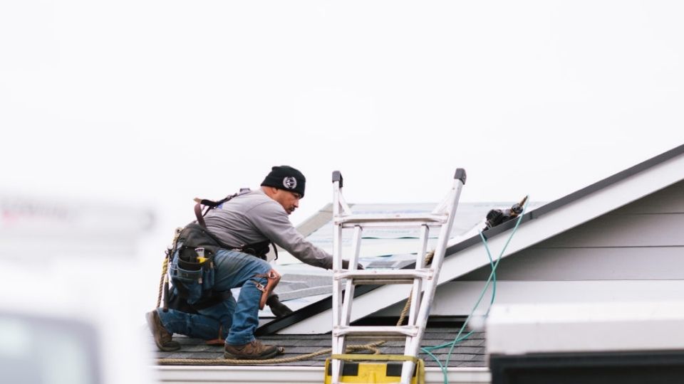 7 Warning Signs Your Business Needs Professional Roof Repairs