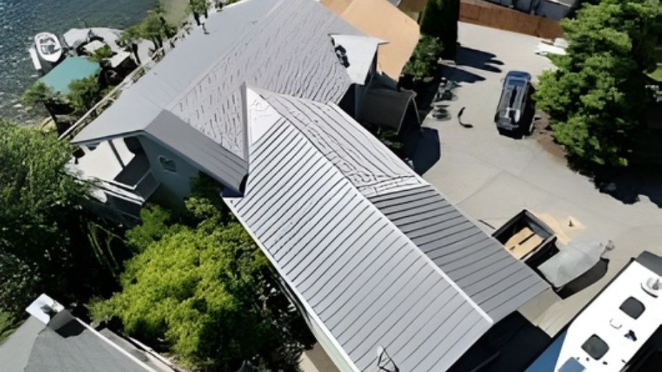 Metal Roof Replacement: Why It's Gaining Popularity in 2025